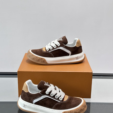 LV Tilted饼干鞋👟LV Tilted饼干鞋是路易威登SS26春夏系列新品,采用绒面牛皮革 LV Tilted饼干鞋👟LV Tilted饼干鞋是路易威登SS26春夏系列新品,采用绒面牛皮革