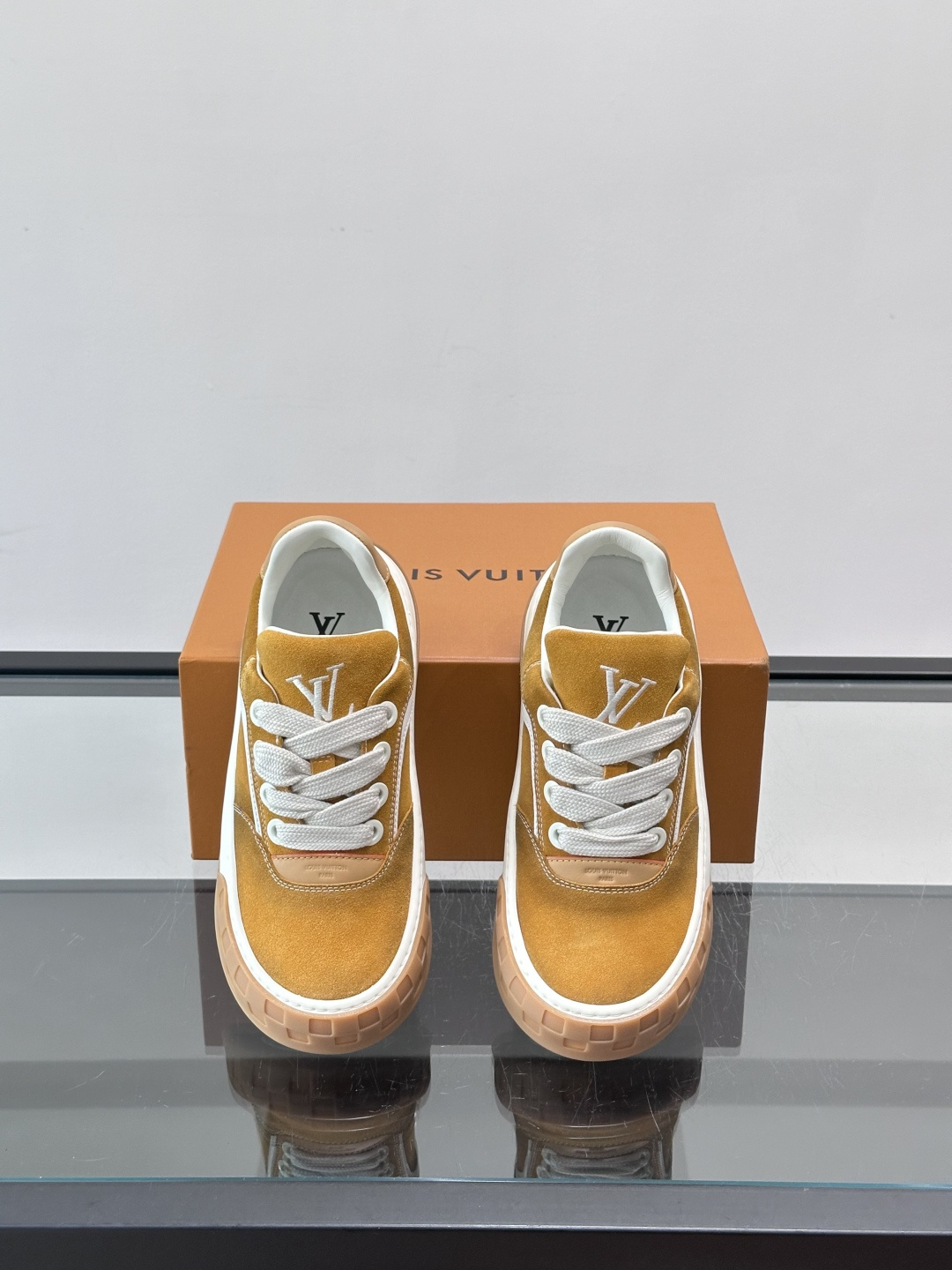LV Tilted饼干鞋👟LV Tilted饼干鞋是路易威登SS26春夏系列新品,采用绒面牛皮革 LV Tilted饼干鞋👟LV Tilted饼干鞋是路易威登SS26春夏系列新品,采用绒面牛皮革
