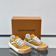 LV Tilted饼干鞋👟LV Tilted饼干鞋是路易威登SS26春夏系列新品,采用绒面牛皮革 LV Tilted饼干鞋👟LV Tilted饼干鞋是路易威登SS26春夏系列新品,采用绒面牛皮革