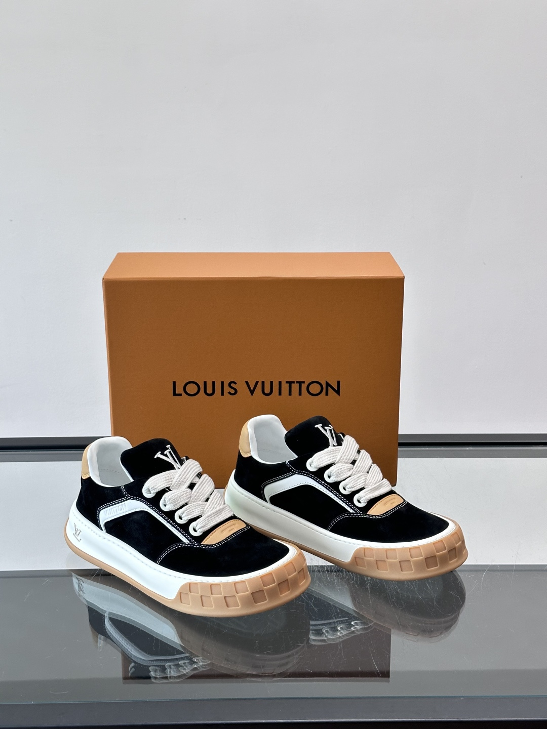 LV Tilted饼干鞋👟LV Tilted饼干鞋是路易威登SS26春夏系列新品,采用绒面牛皮革 LV Tilted饼干鞋👟LV Tilted饼干鞋是路易威登SS26春夏系列新品,采用绒面牛皮革