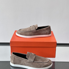 👞爱马仕H标麂皮乐福鞋,麂皮➕牛皮材质,柔软舒适,搭配标志性“H”字形装饰,简约又有辨识度✨。软底设计, 👞爱马仕H标麂皮乐福鞋,麂皮➕牛皮材质,柔软舒适,搭配标志性“H”字形装饰,简约又有辨识度✨。软底设计,
