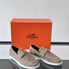👞爱马仕H标麂皮乐福鞋,麂皮➕牛皮材质,柔软舒适,搭配标志性“H”字形装饰,简约又有辨识度✨。软底设计, 👞爱马仕H标麂皮乐福鞋,麂皮➕牛皮材质,柔软舒适,搭配标志性“H”字形装饰,简约又有辨识度✨。软底设计,