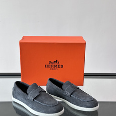 👞爱马仕H标麂皮乐福鞋,麂皮➕牛皮材质,柔软舒适,搭配标志性“H”字形装饰,简约又有辨识度✨。软底设计, 👞爱马仕H标麂皮乐福鞋,麂皮➕牛皮材质,柔软舒适,搭配标志性“H”字形装饰,简约又有辨识度✨。软底设计,