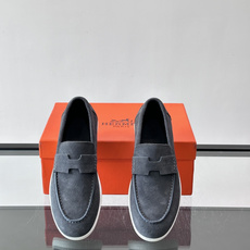 👞爱马仕H标麂皮乐福鞋,麂皮➕牛皮材质,柔软舒适,搭配标志性“H”字形装饰,简约又有辨识度✨。软底设计, 👞爱马仕H标麂皮乐福鞋,麂皮➕牛皮材质,柔软舒适,搭配标志性“H”字形装饰,简约又有辨识度✨。软底设计,