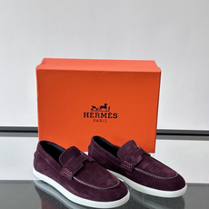 👞爱马仕H标麂皮乐福鞋,麂皮➕牛皮材质,柔软舒适,搭配标志性“H”字形装饰,简约又有辨识度✨。软底设计, 👞爱马仕H标麂皮乐福鞋,麂皮➕牛皮材质,柔软舒适,搭配标志性“H”字形装饰,简约又有辨识度✨。软底设计,