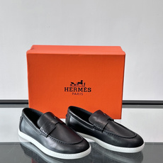 👞爱马仕H标麂皮乐福鞋,麂皮➕牛皮材质,柔软舒适,搭配标志性“H”字形装饰,简约又有辨识度✨。软底设计, 👞爱马仕H标麂皮乐福鞋,麂皮➕牛皮材质,柔软舒适,搭配标志性“H”字形装饰,简约又有辨识度✨。软底设计,