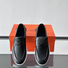 👞爱马仕H标麂皮乐福鞋,麂皮➕牛皮材质,柔软舒适,搭配标志性“H”字形装饰,简约又有辨识度✨。软底设计, 👞爱马仕H标麂皮乐福鞋,麂皮➕牛皮材质,柔软舒适,搭配标志性“H”字形装饰,简约又有辨识度✨。软底设计,