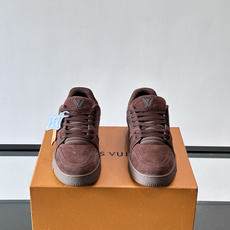 驴家 新配色 trainer运动鞋,本款 LV Trainer 运动鞋取材柔软粒面小牛皮,呈现纯净色调, 驴家 新配色 trainer运动鞋,本款 LV Trainer 运动鞋取材柔软粒面小牛皮,呈现纯净色调,