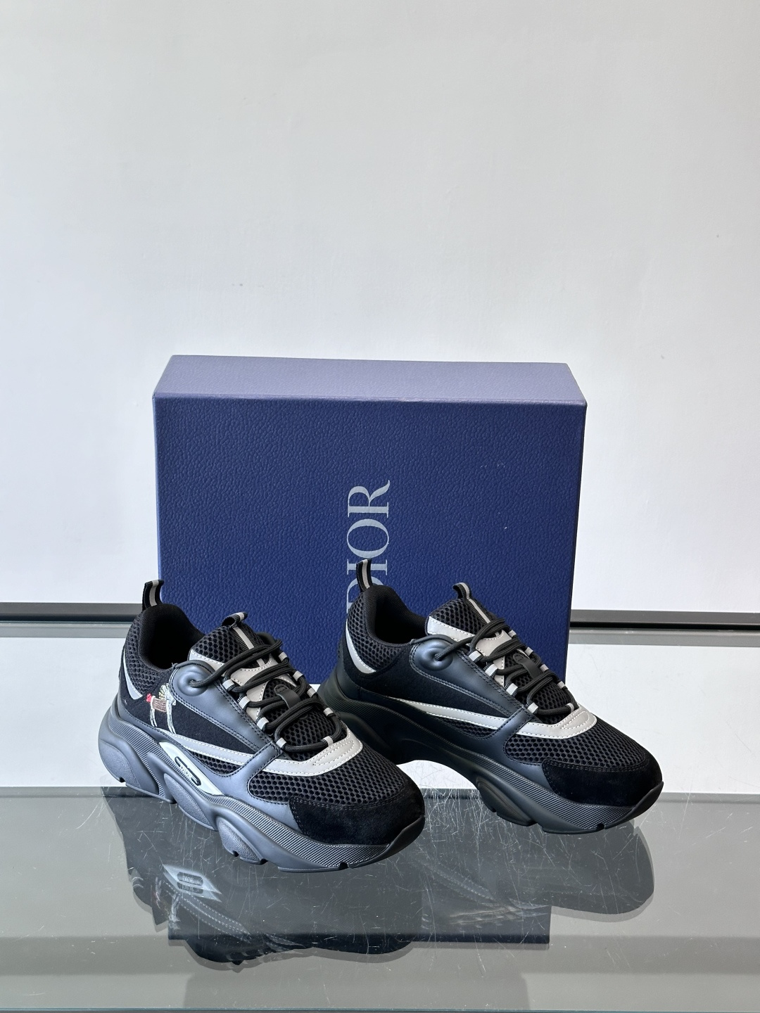 D®️ x 🆕（高版本）B22男士慢跑时尚运动鞋，这款单品从复古慢跑鞋汲取灵感。采用厚实的低帮设计，以黑