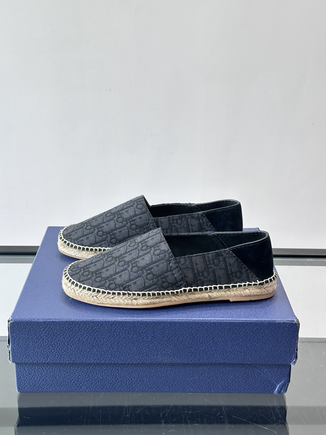 👟Dior Oblique渔夫鞋，经典老花+草编鞋底，轻便透气超适合夏天！一脚蹬设计，穿脱超方便，日常休