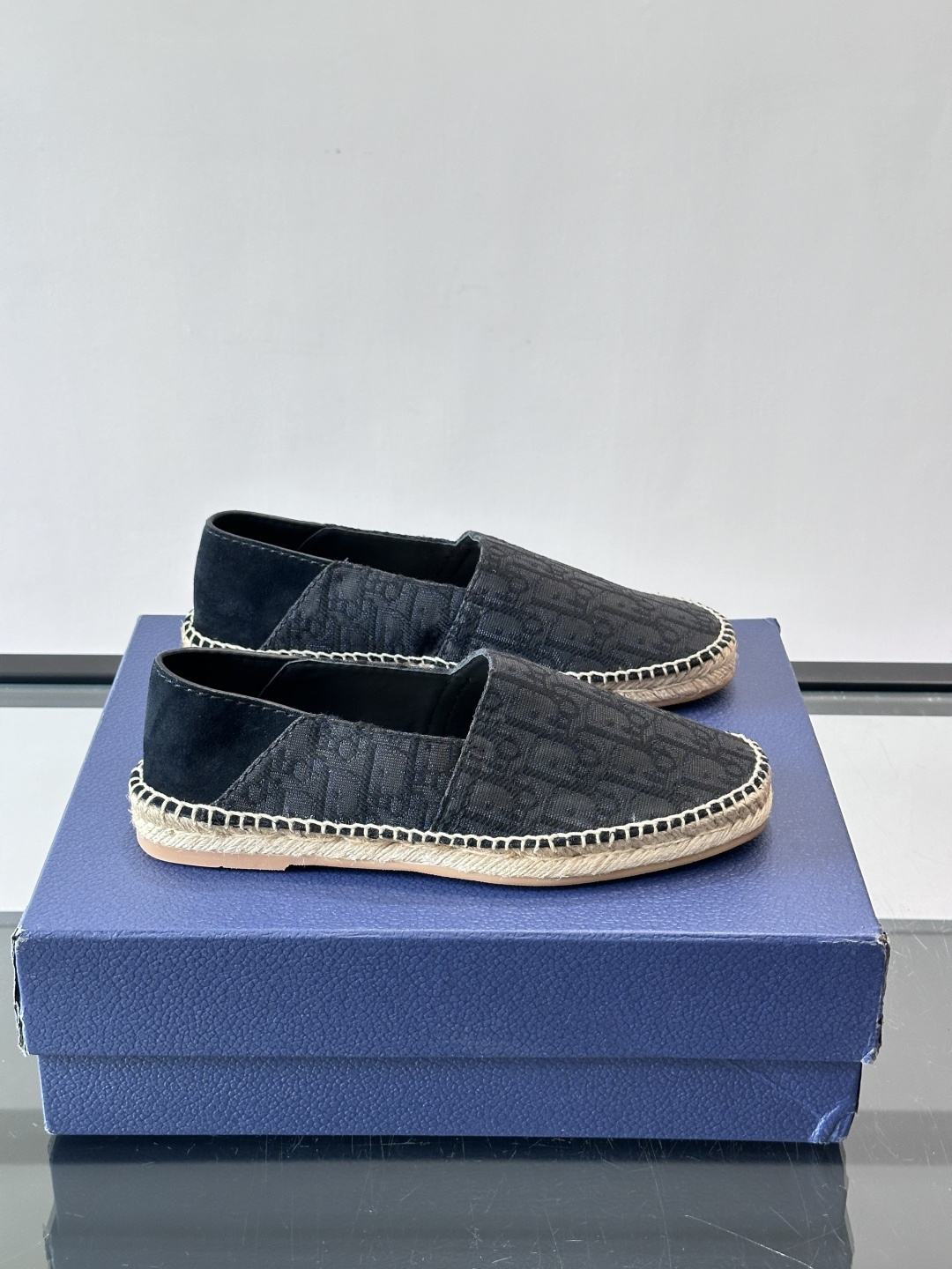 👟Dior Oblique渔夫鞋，经典老花+草编鞋底，轻便透气超适合夏天！一脚蹬设计，穿脱超方便，日常休