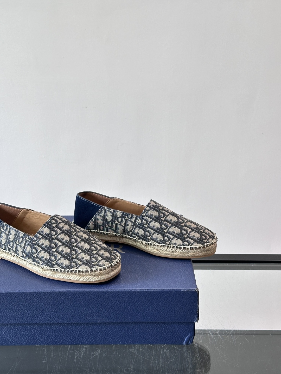 👟Dior Oblique渔夫鞋，经典老花+草编鞋底，轻便透气超适合夏天！一脚蹬设计，穿脱超方便，日常休