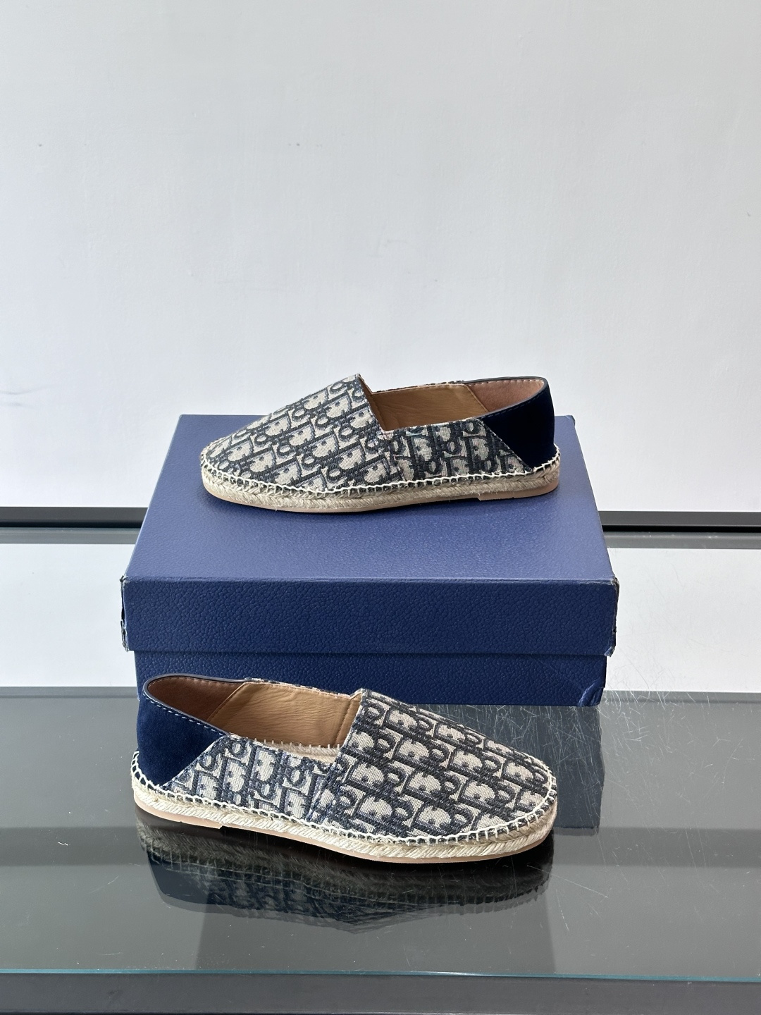 👟Dior Oblique渔夫鞋，经典老花+草编鞋底，轻便透气超适合夏天！一脚蹬设计，穿脱超方便，日常休