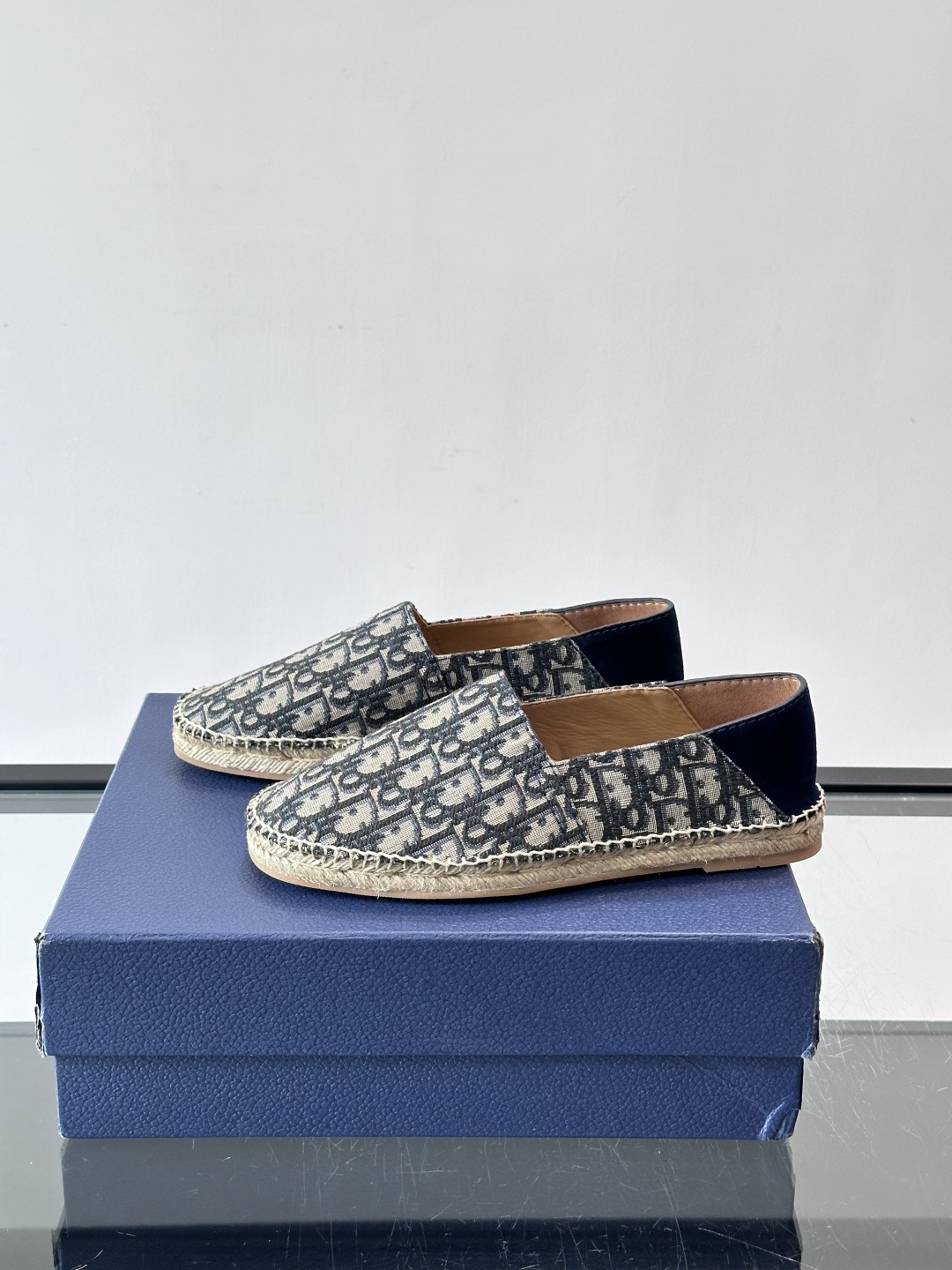 👟Dior Oblique渔夫鞋，经典老花+草编鞋底，轻便透气超适合夏天！一脚蹬设计，穿脱超方便，日常休