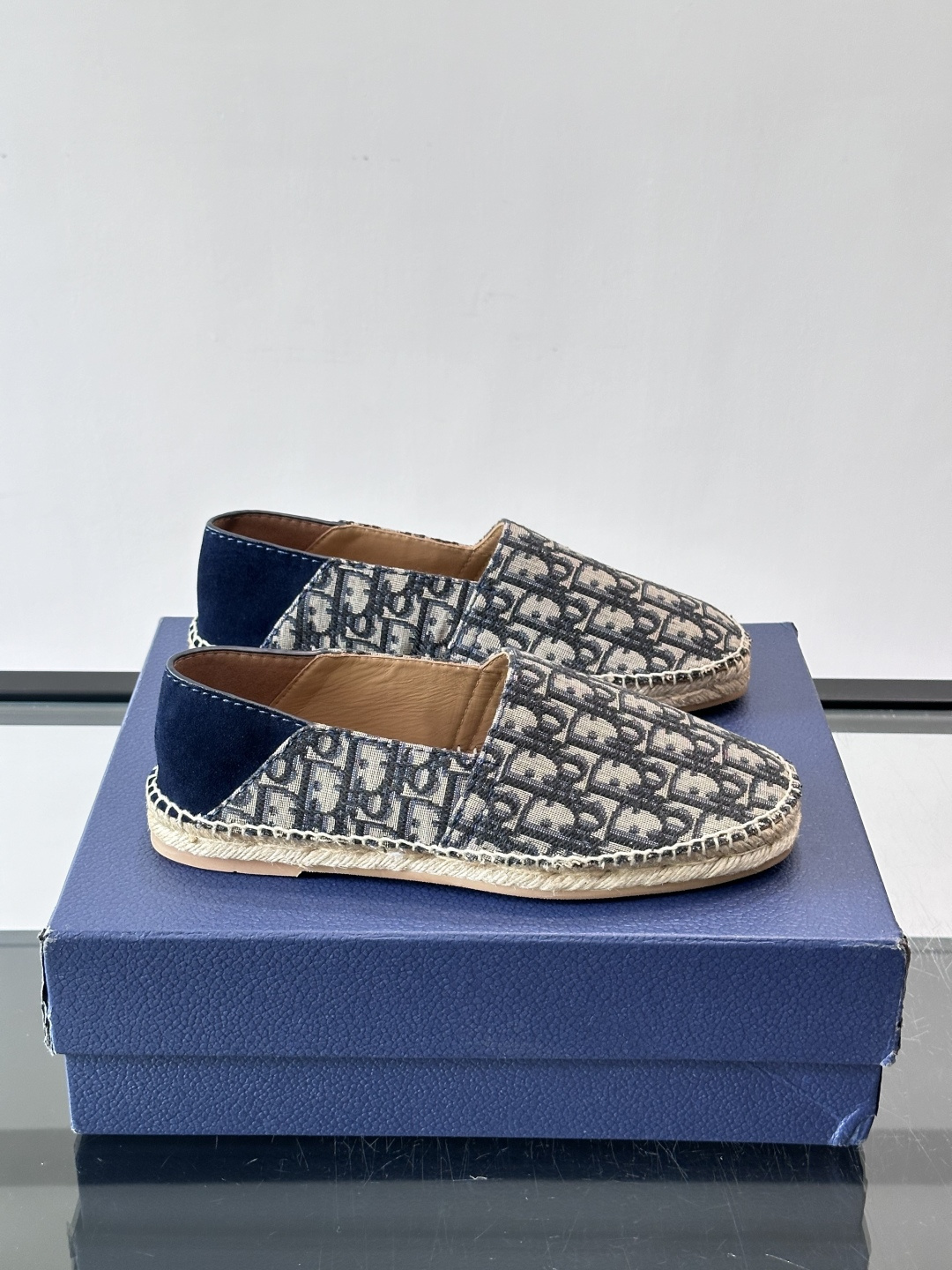 👟Dior Oblique渔夫鞋，经典老花+草编鞋底，轻便透气超适合夏天！一脚蹬设计，穿脱超方便，日常休