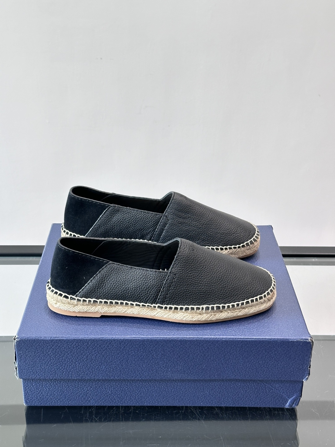 👟Dior Oblique渔夫鞋，经典老花+草编鞋底，轻便透气超适合夏天！一脚蹬设计，穿脱超方便，日常休