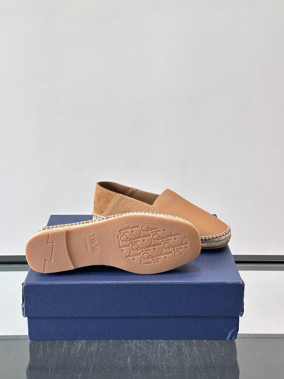 👟Dior Oblique渔夫鞋，经典老花+草编鞋底，轻便透气超适合夏天！一脚蹬设计，穿脱超方便，日常休