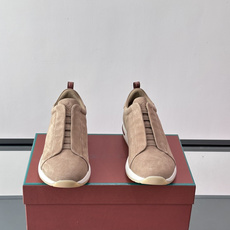 👟Loro Piana Summer Walk系列麂皮运动鞋,深棕色调,绒面革材质柔软舒适,轻质橡胶鞋底 👟Loro Piana Summer Walk系列麂皮运动鞋,深棕色调,绒面革材质柔软舒适,轻质橡胶鞋底