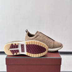 👟Loro Piana Summer Walk系列麂皮运动鞋,深棕色调,绒面革材质柔软舒适,轻质橡胶鞋底 👟Loro Piana Summer Walk系列麂皮运动鞋,深棕色调,绒面革材质柔软舒适,轻质橡胶鞋底