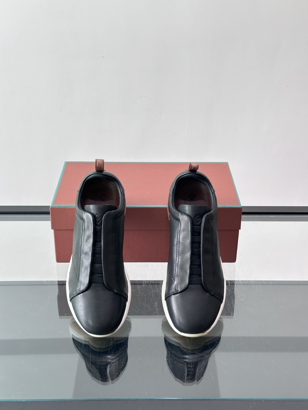 👟Loro Piana Tennis Walk休闲鞋，采用胎牛皮鞋面，柔软又耐穿，鞋底轻便舒适，适合长时