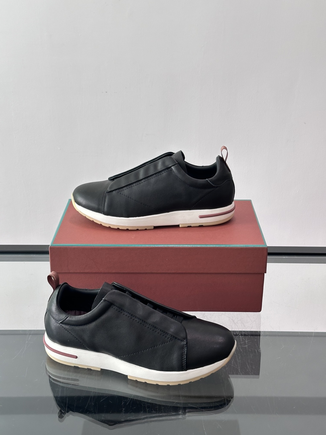 👟Loro Piana Tennis Walk休闲鞋，采用胎牛皮鞋面，柔软又耐穿，鞋底轻便舒适，适合长时