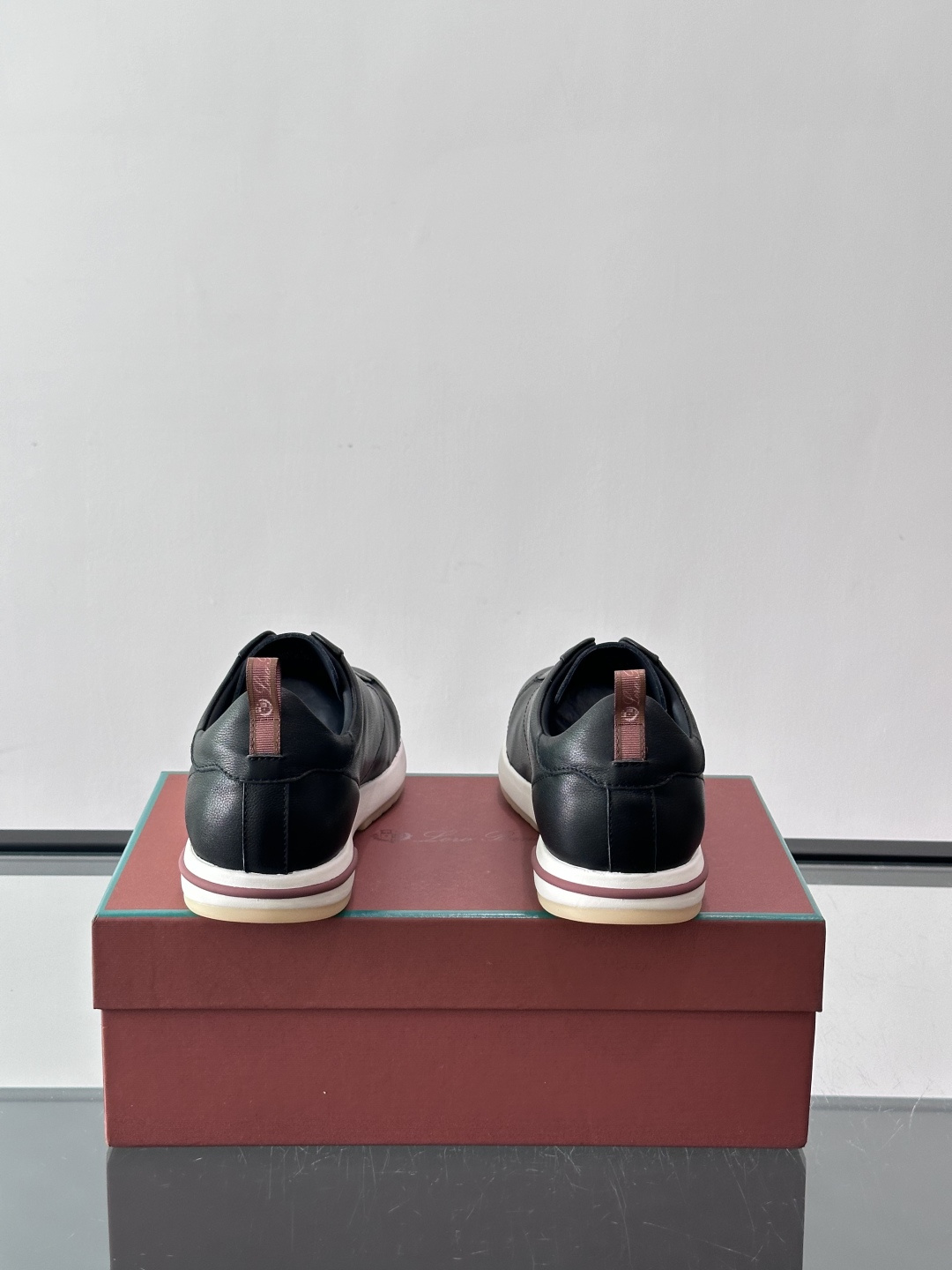 👟Loro Piana Tennis Walk休闲鞋，采用胎牛皮鞋面，柔软又耐穿，鞋底轻便舒适，适合长时