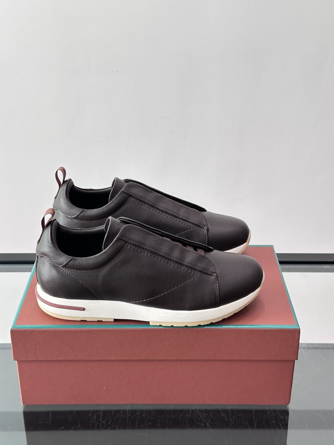 👟Loro Piana Tennis Walk休闲鞋，采用胎牛皮鞋面，柔软又耐穿，鞋底轻便舒适，适合长时