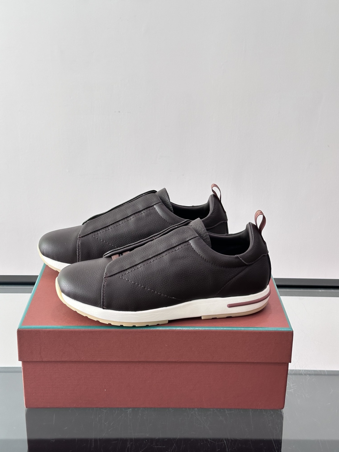👟Loro Piana Tennis Walk休闲鞋,采用胎牛皮鞋面,柔软又耐穿,鞋底轻便舒适,适合长时 👟Loro Piana Tennis Walk休闲鞋,采用胎牛皮鞋面,柔软又耐穿,鞋底轻便舒适,适合长时