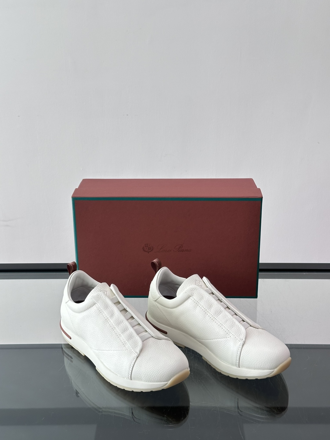 👟Loro Piana Tennis Walk休闲鞋，采用胎牛皮鞋面，柔软又耐穿，鞋底轻便舒适，适合长时