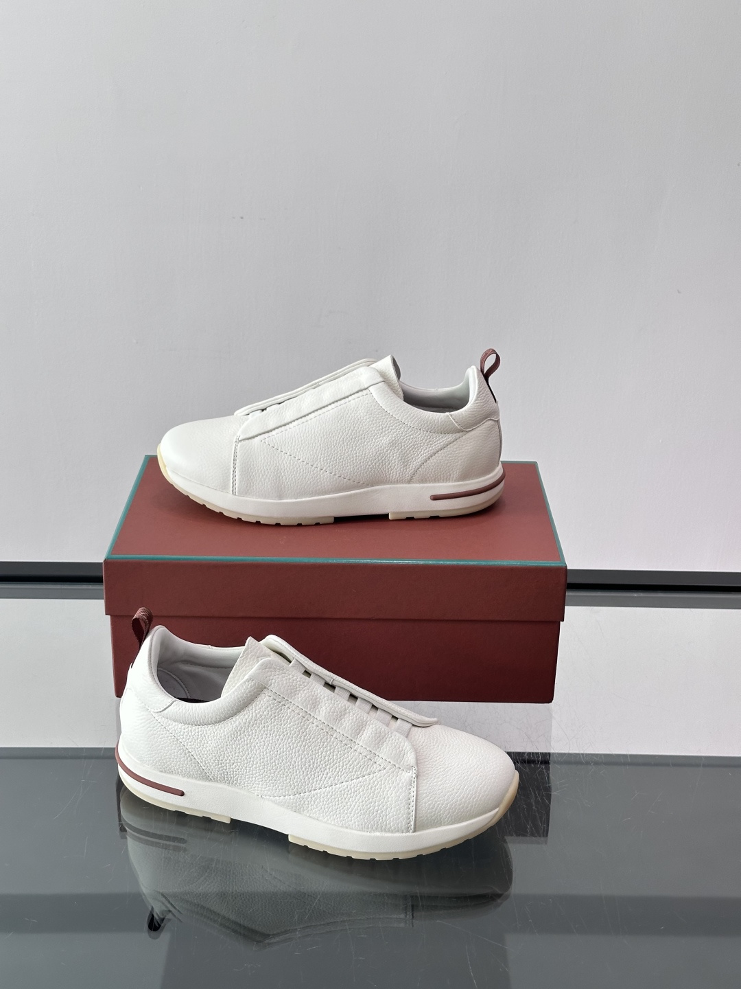👟Loro Piana Tennis Walk休闲鞋，采用胎牛皮鞋面，柔软又耐穿，鞋底轻便舒适，适合长时