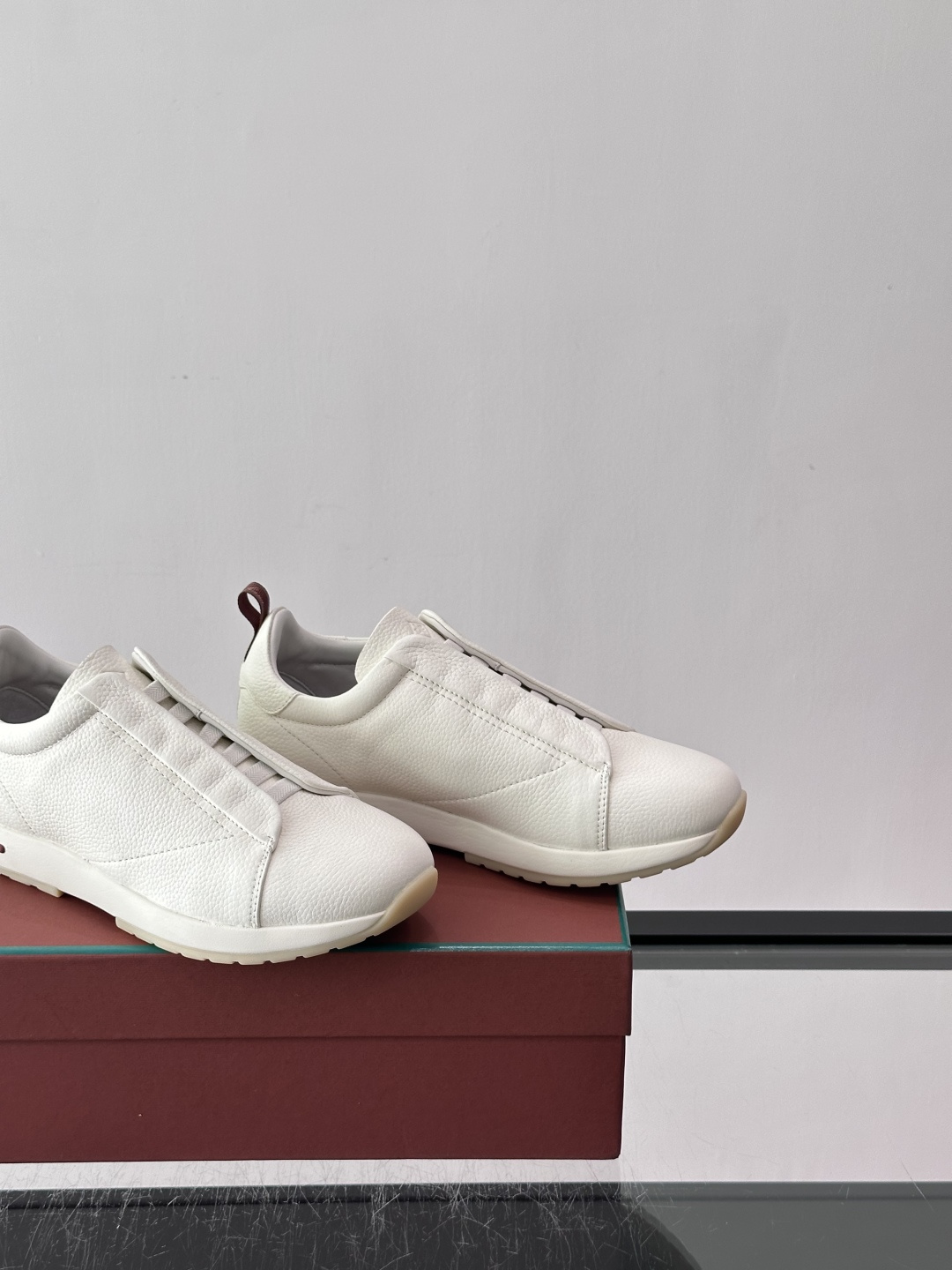 👟Loro Piana Tennis Walk休闲鞋，采用胎牛皮鞋面，柔软又耐穿，鞋底轻便舒适，适合长时
