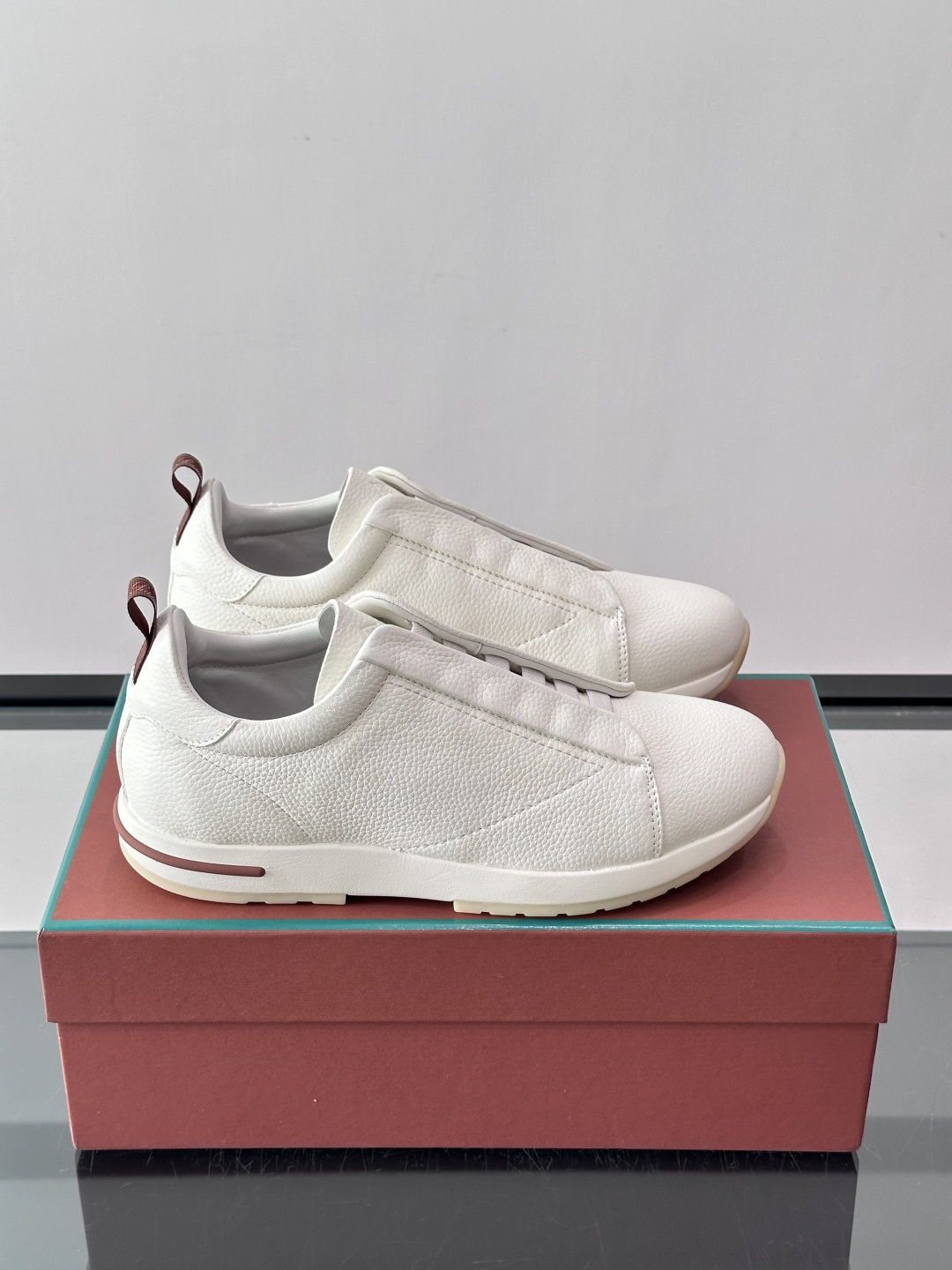 👟Loro Piana Tennis Walk休闲鞋，采用胎牛皮鞋面，柔软又耐穿，鞋底轻便舒适，适合长时
