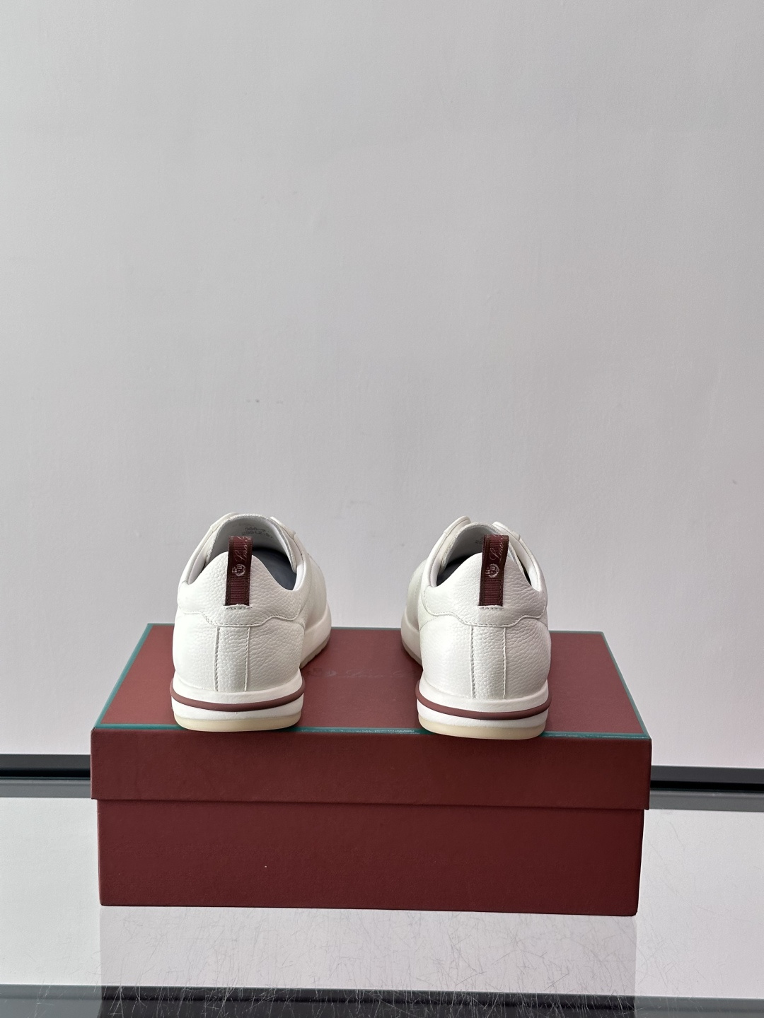 👟Loro Piana Tennis Walk休闲鞋，采用胎牛皮鞋面，柔软又耐穿，鞋底轻便舒适，适合长时