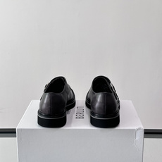 👞Berluti双扣孟克鞋,选用优质小牛皮,鞋面光滑细腻,低调光泽感超赞✨。双扣设计+修长杏仁头,线条利 👞Berluti双扣孟克鞋,选用优质小牛皮,鞋面光滑细腻,低调光泽感超赞✨。双扣设计+修长杏仁头,线条利