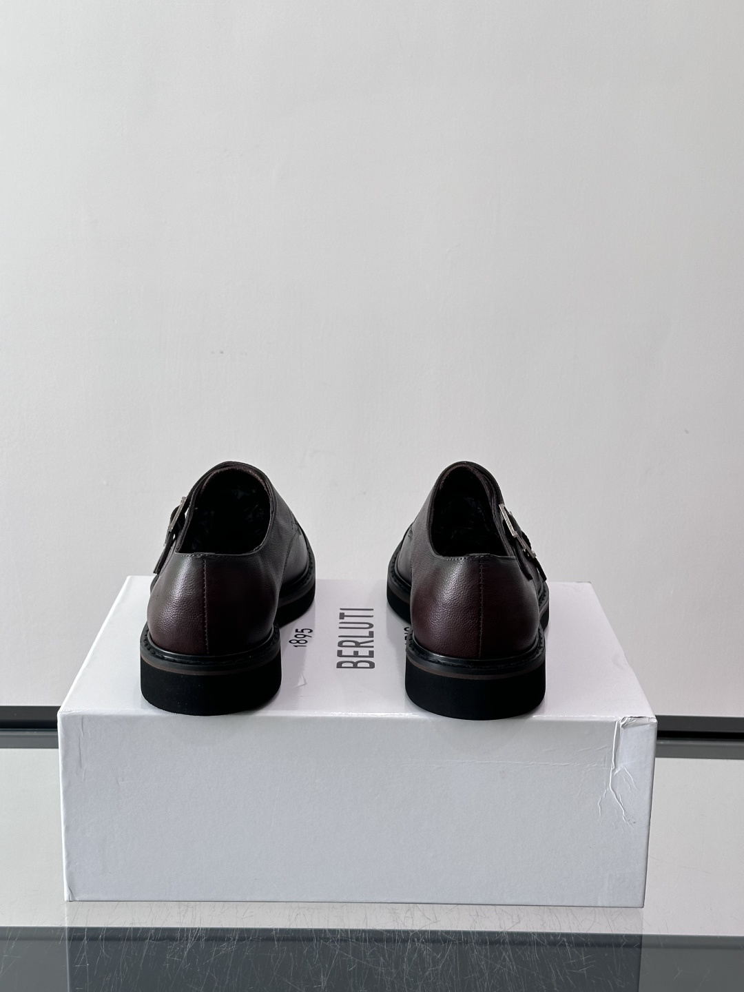 👞Berluti双扣孟克鞋，选用优质小牛皮，鞋面光滑细腻，低调光泽感超赞✨。双扣设计+修长杏仁头，线条利
