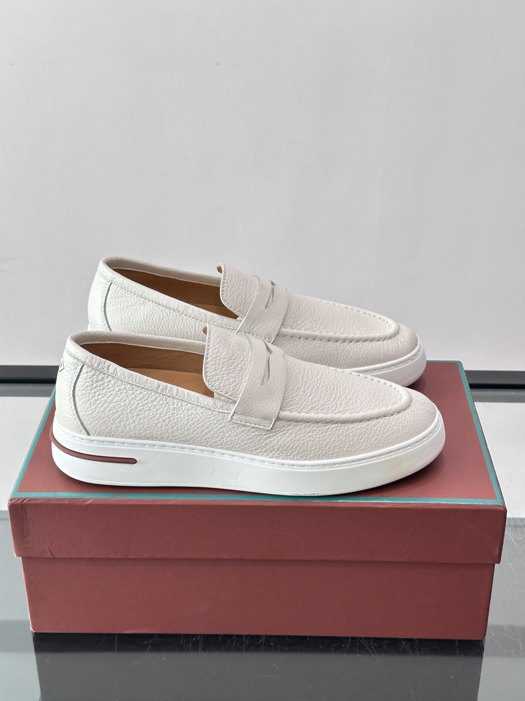 👟Loro Piana乐福鞋，选用柔软小羊皮，质感细腻又透气，穿着超舒适！厚底设计，缓震力满分，通勤休闲