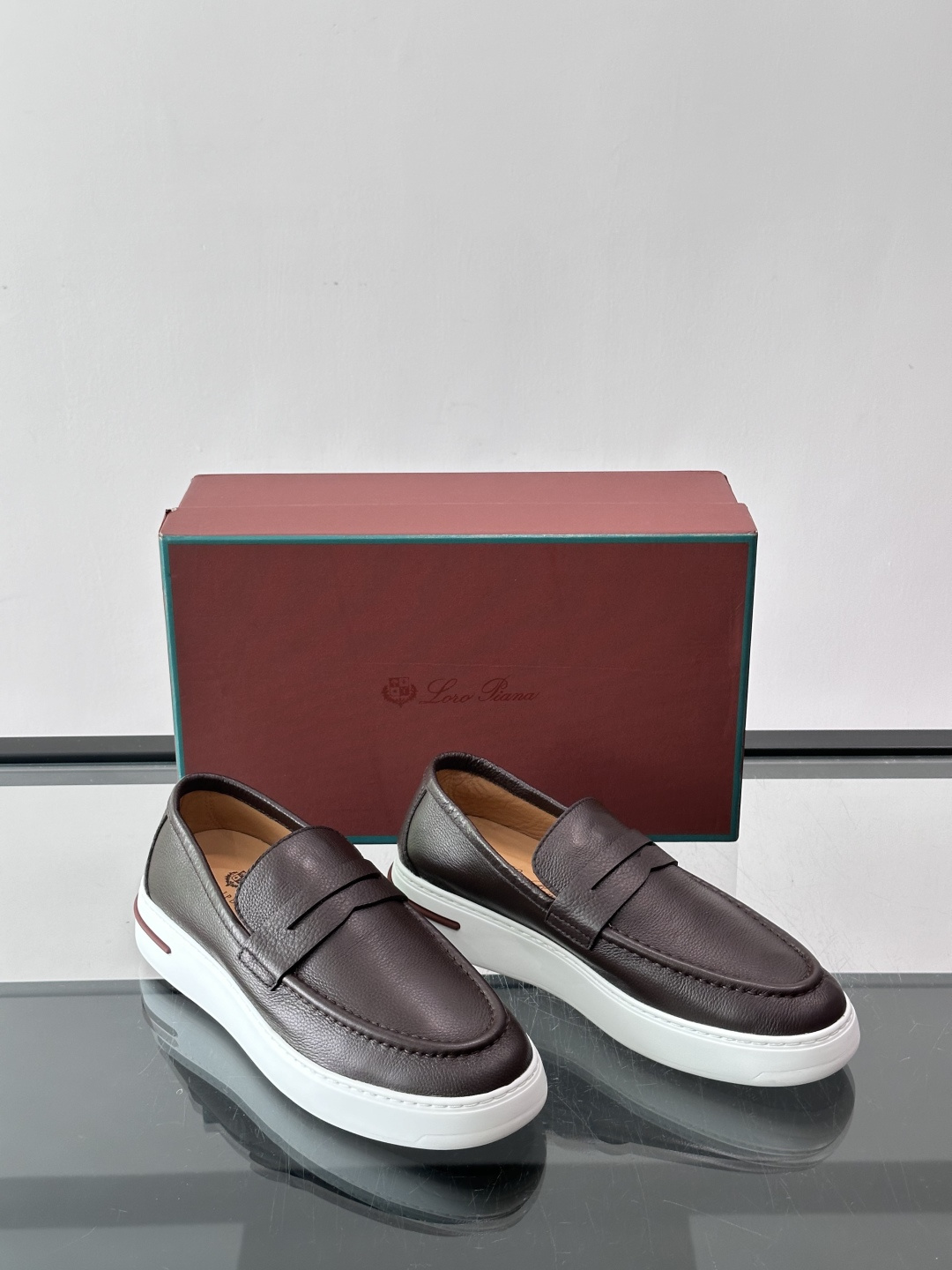 👟Loro Piana乐福鞋,选用柔软小羊皮,质感细腻又透气,穿着超舒适!厚底设计,缓震力满分,通勤休闲 👟Loro Piana乐福鞋,选用柔软小羊皮,质感细腻又透气,穿着超舒适!厚底设计,缓震力满分,通勤休闲