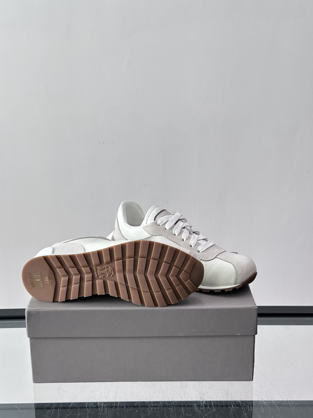 Brunello Cucinelli ss春夏新款 情侣款👫此品牌是来自意大利的世界顶级奢侈品牌，被誉为