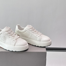Brunello Cucinelli 男士运动鞋👟这款运动鞋采用牛皮+反绒牛皮拼接,微孔设计超透气, Brunello Cucinelli 男士运动鞋👟这款运动鞋采用牛皮+反绒牛皮拼接,微孔设计超透气,