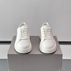 Brunello Cucinelli 男士运动鞋👟这款运动鞋采用牛皮+反绒牛皮拼接,微孔设计超透气, Brunello Cucinelli 男士运动鞋👟这款运动鞋采用牛皮+反绒牛皮拼接,微孔设计超透气,