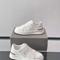 Brunello Cucinelli 男士运动鞋👟这款运动鞋采用牛皮+反绒牛皮拼接,微孔设计超透气, Brunello Cucinelli 男士运动鞋👟这款运动鞋采用牛皮+反绒牛皮拼接,微孔设计超透气,