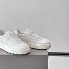 Brunello Cucinelli 男士运动鞋👟这款运动鞋采用牛皮➕透气网面拼接,设计超透气,穿着 Brunello Cucinelli 男士运动鞋👟这款运动鞋采用牛皮➕透气网面拼接,设计超透气,穿着