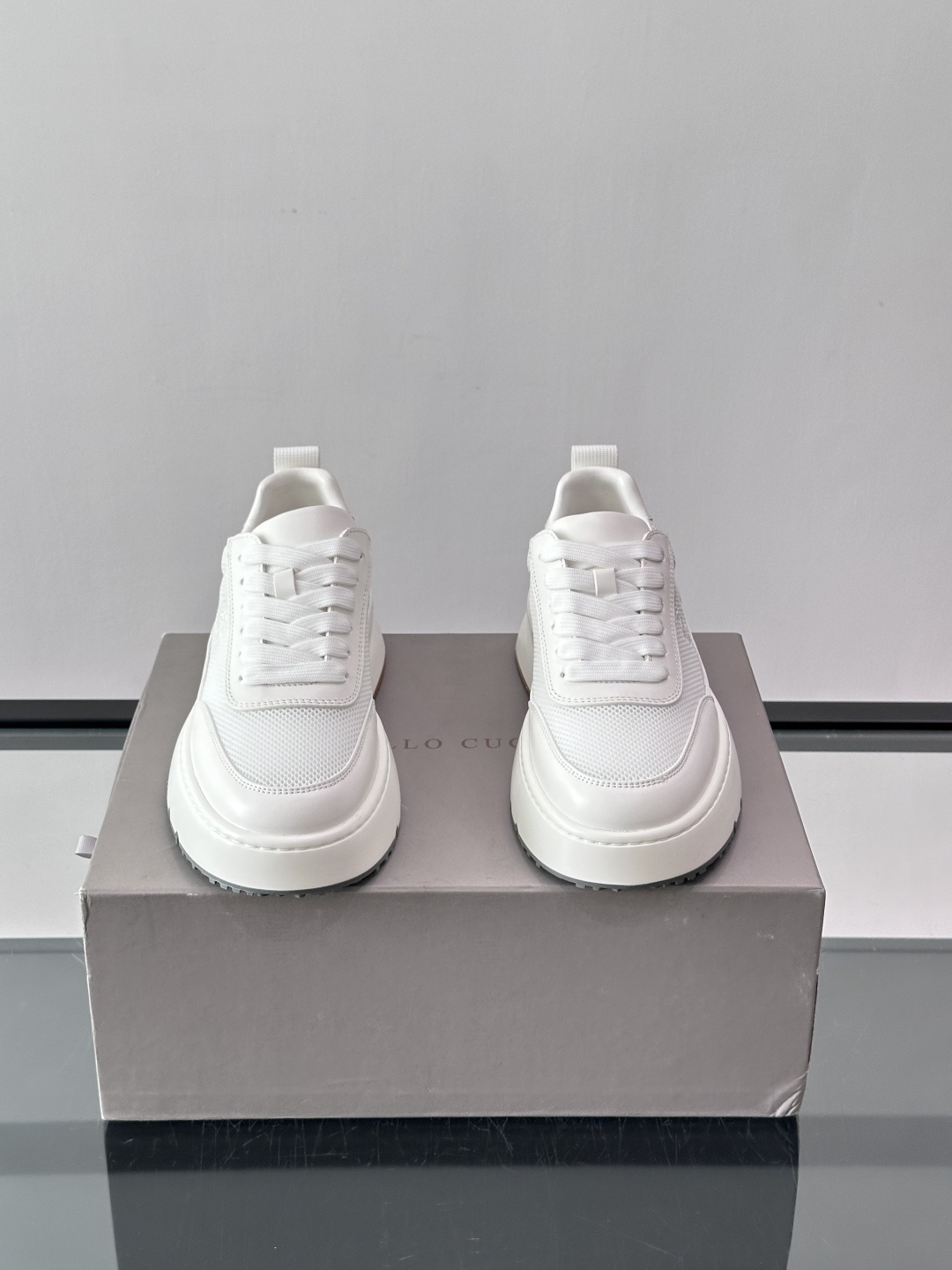 Brunello Cucinelli 男士运动鞋👟这款运动鞋采用牛皮➕透气网面拼接,设计超透气,穿着 Brunello Cucinelli 男士运动鞋👟这款运动鞋采用牛皮➕透气网面拼接,设计超透气,穿着