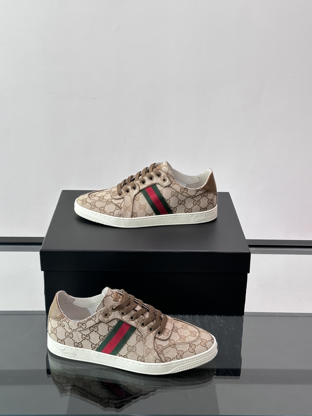 ​​👟Gucci 2026春夏新款GG老花运动鞋，米色+乌木色Original GG帆布，搭配红绿Web