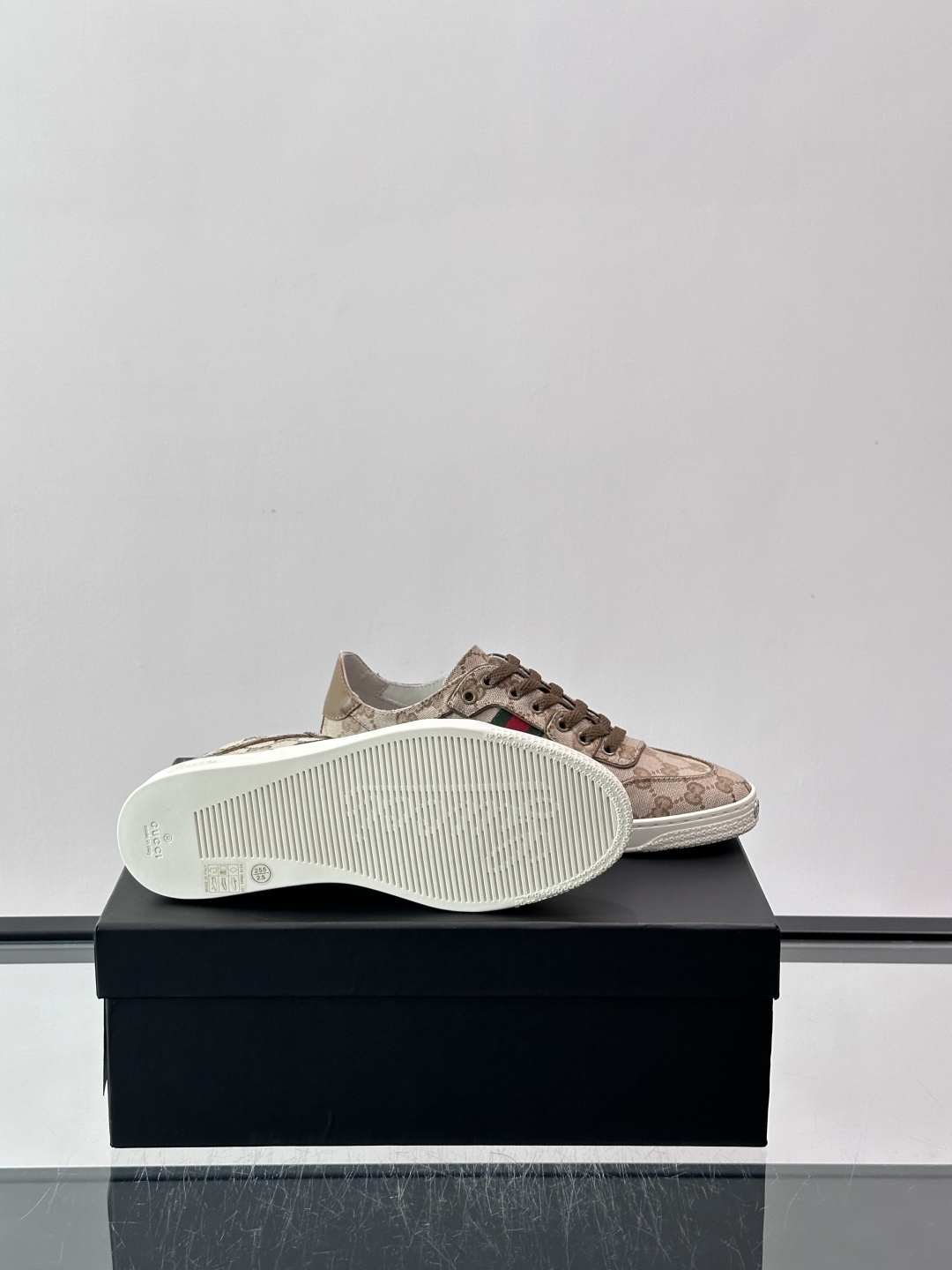 ​​👟Gucci 2026春夏新款GG老花运动鞋，米色+乌木色Original GG帆布，搭配红绿Web
