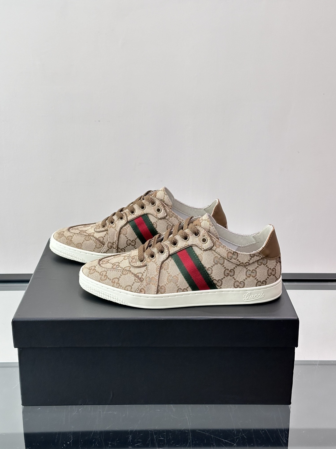 ​​👟Gucci 2026春夏新款GG老花运动鞋，米色+乌木色Original GG帆布，搭配红绿Web