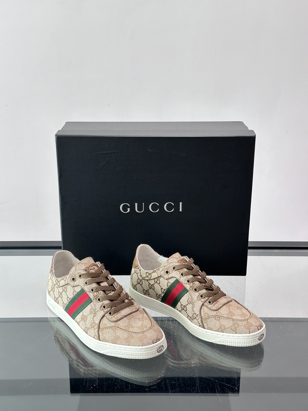 ​​👟Gucci 2026春夏新款GG老花运动鞋，米色+乌木色Original GG帆布，搭配红绿Web