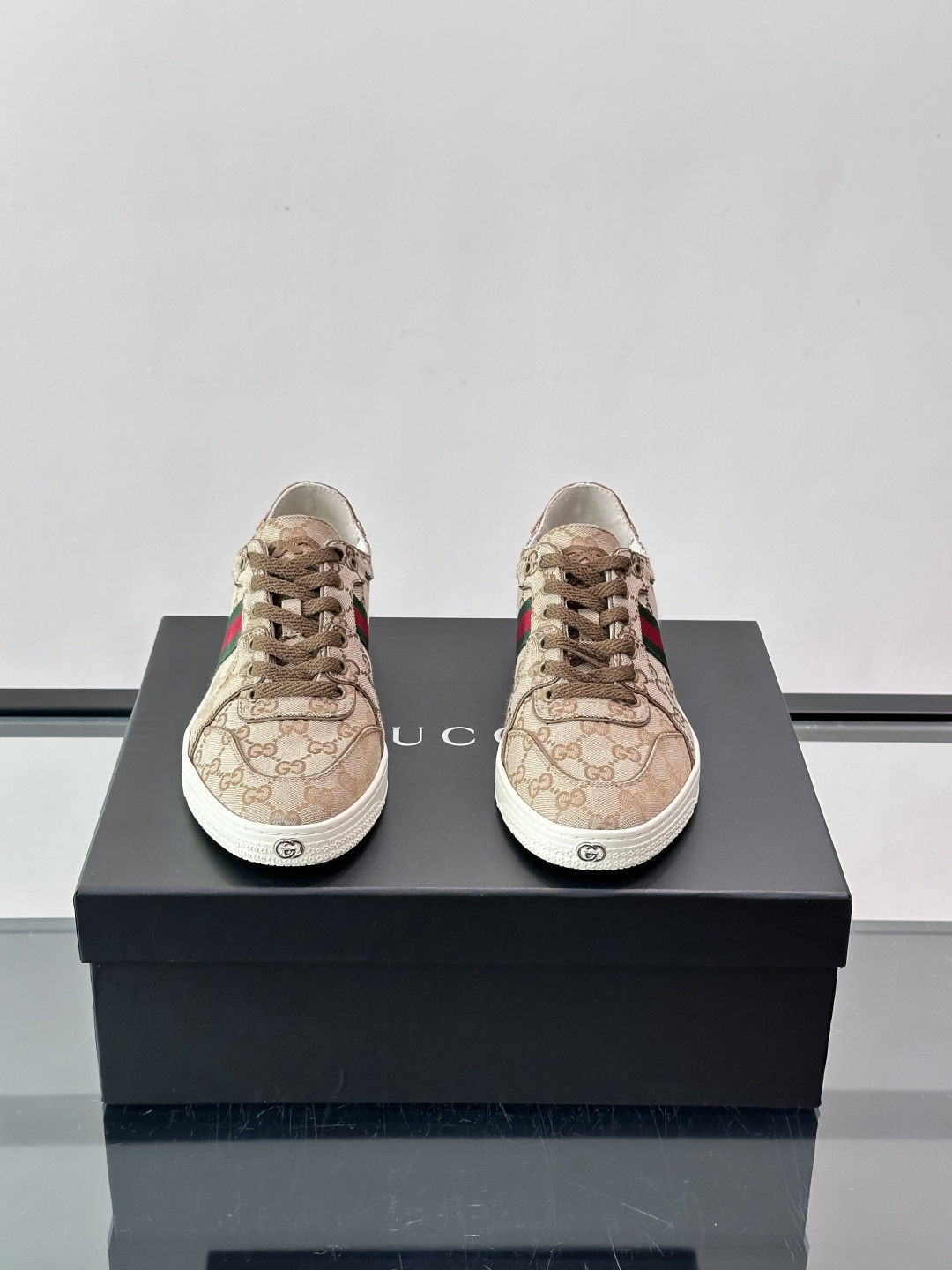 ​​👟Gucci 2026春夏新款GG老花运动鞋，米色+乌木色Original GG帆布，搭配红绿Web