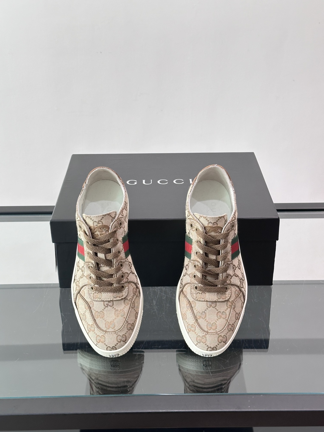 ​​👟Gucci 2026春夏新款GG老花运动鞋，米色+乌木色Original GG帆布，搭配红绿Web