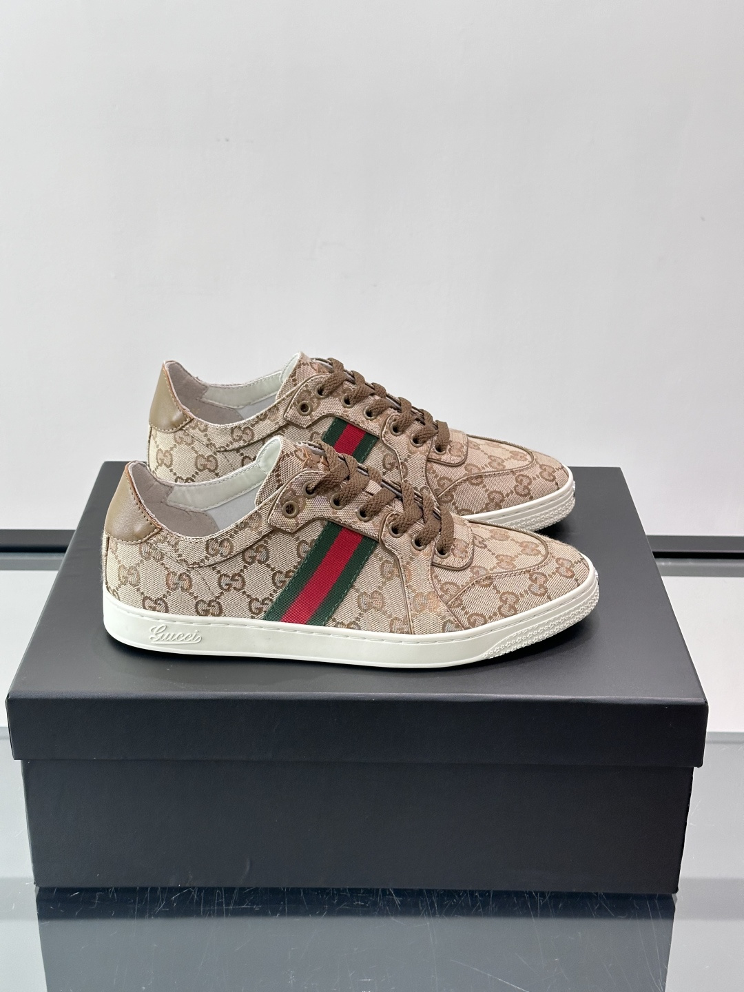 ​​👟Gucci 2026春夏新款GG老花运动鞋，米色+乌木色Original GG帆布，搭配红绿Web